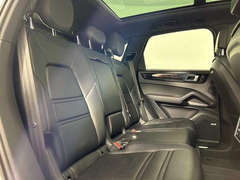 Used 2019 Porsche Cayenne AWD/4WD image 25