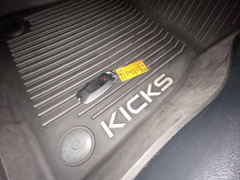 Used 2025 Nissan Kicks SV image 27