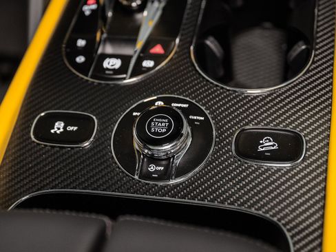 Used 2025 Bentley Bentayga image 54