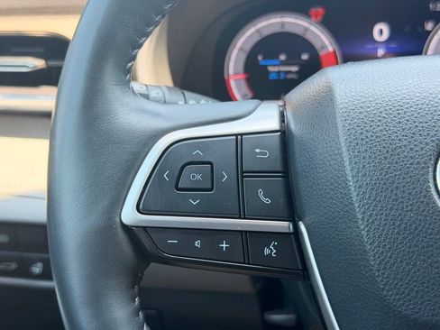 Used 2023 Toyota Highlander Limited FWD image 28