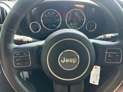 Used 2014 Jeep Wrangler Unlimited Rubicon w/ Connectivity Group AWD/4WD image 16