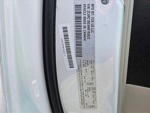 Used 2022 Chrysler Pacifica Touring-L image 18