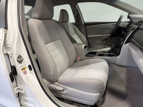 Used 2015 Toyota Camry LE image 14