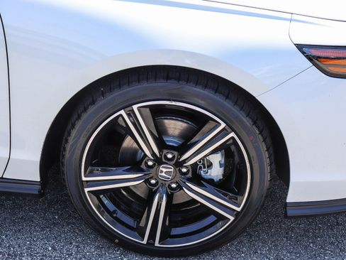 Used 2025 Honda Accord Sport image 7