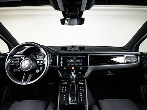 Certified 2023 Porsche Macan Turbo AWD/4WD image 25