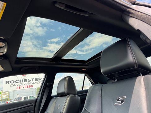 Used 2014 Chrysler 300 S AWD/4WD image 6