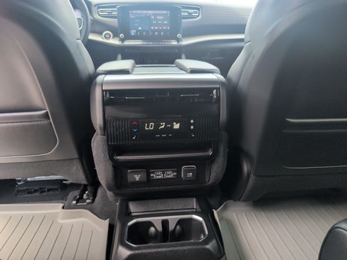 Used 2024 Jeep Wagoneer L Series II AWD/4WD image 31