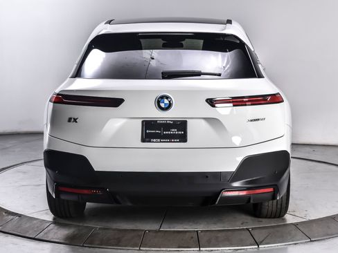 Used 2023 BMW iX xDrive50 w/ Premium Package AWD/4WD image 5