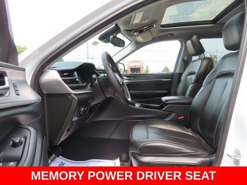 Used 2023 Jeep Grand Cherokee 4WD 4xe image 21