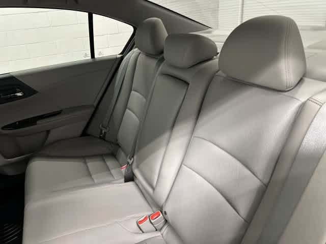 Used 2017 Honda Accord Touring image 14
