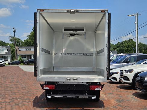 Used 2023 Mercedes-Benz Sprinter 3500 image 2