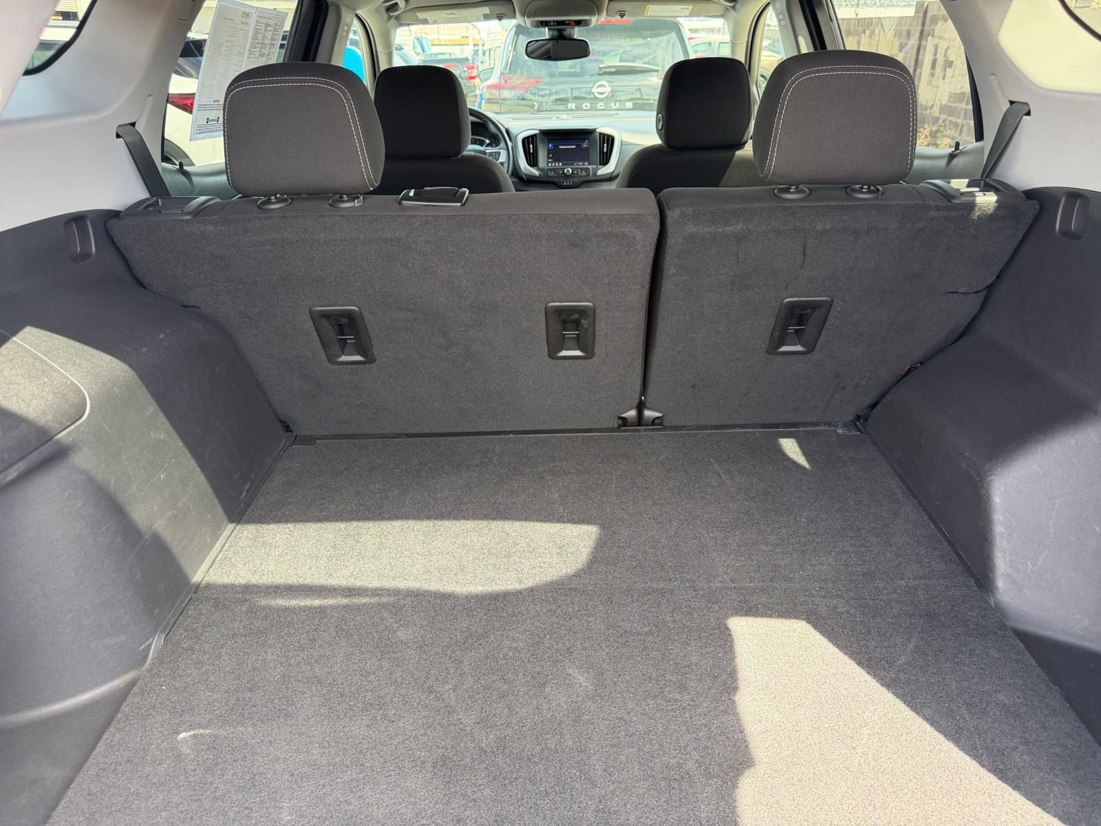 Used 2024 GMC Terrain SLE FWD image 28