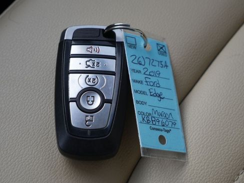 Used 2019 Ford Edge SEL w/ Equipment Group 201A AWD/4WD image 13