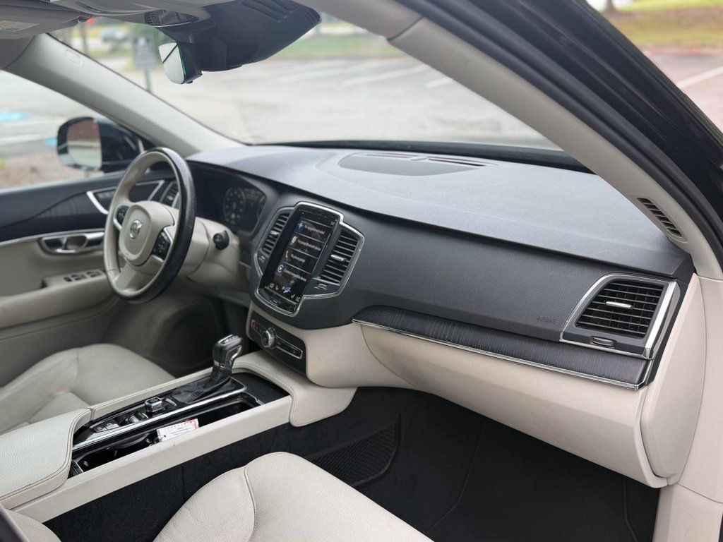 Used 2020 Volvo XC90 T5 Momentum AWD/4WD image 17