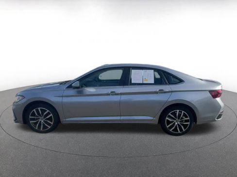 Used 2025 Volkswagen Jetta SE image 9