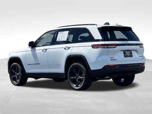 Used 2023 Jeep Grand Cherokee Limited w/ Black Appearance Package AWD/4WD image 5