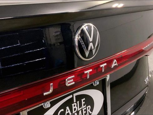 Used 2025 Volkswagen Jetta SE FWD image 8