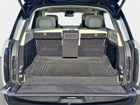 Certified 2024 Land Rover Range Rover SV image 12