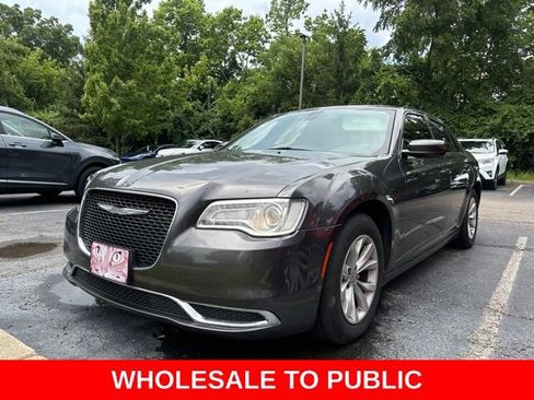 Used 2015 Chrysler 300 Limited RWD image 1