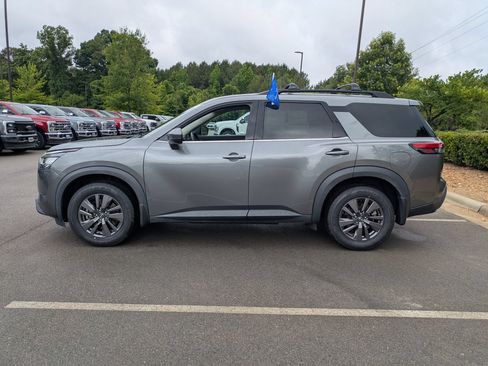 Used 2022 Nissan Pathfinder SV AWD/4WD image 7
