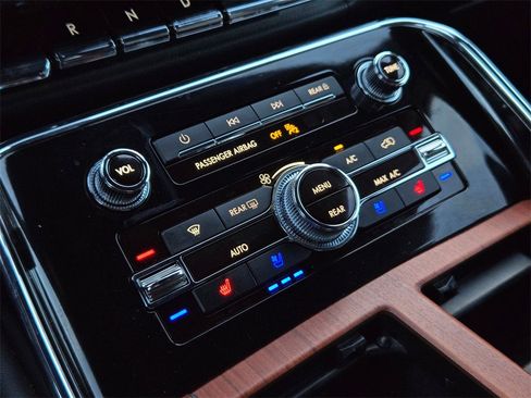 Used 2024 Lincoln Navigator Reserve image 21