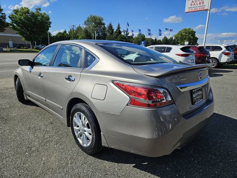 Used 2015 Nissan Altima 2.5 S w/ Sport Value Package FWD image 3