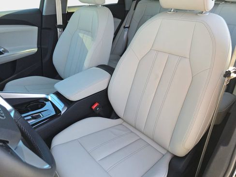 Certified 2025 Audi Q5 Premium w/ Convenience Package AWD/4WD image 18