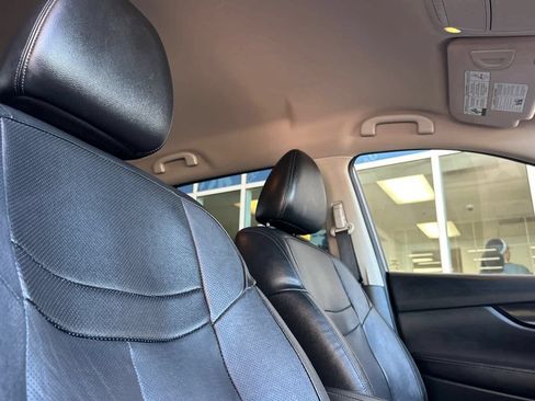 Used 2018 Nissan Rogue SL FWD image 17
