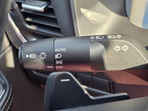 Used 2023 Nissan Rogue SV image 21