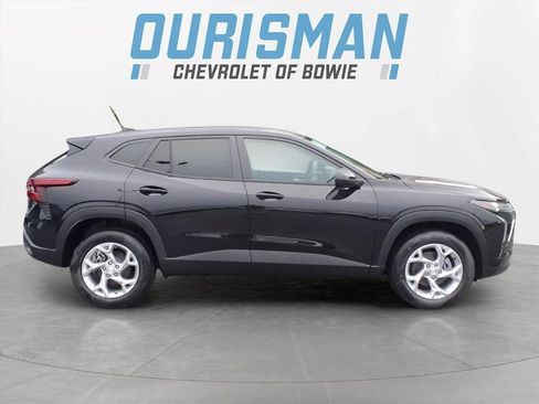 New 2026 Chevrolet Trax LS w/ LS Convenience Package FWD image 2