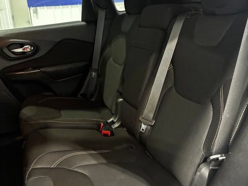 Used 2015 Jeep Cherokee Latitude FWD image 25