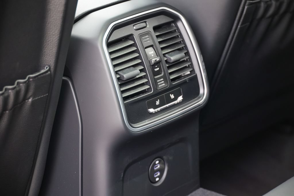 Certified 2026 Porsche Macan AWD/4WD image 36