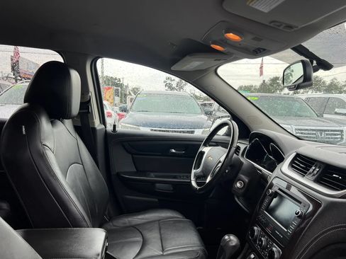 Used 2017 Chevrolet Traverse LT FWD image 19