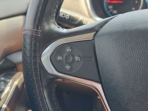 Used 2019 Chevrolet Traverse LT FWD image 17