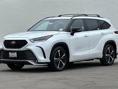 Used 2022 Toyota Highlander XSE image 10