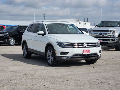 Used 2018 Volkswagen Tiguan SEL Premium AWD/4WD image 3