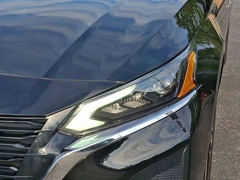 Used 2025 Nissan Altima 2.5 SV image 9