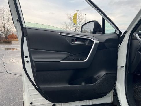 Used 2025 Toyota RAV4 XLE w/ Convenience Package image 9