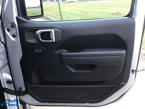 Used 2024 Jeep Gladiator Sport image 19