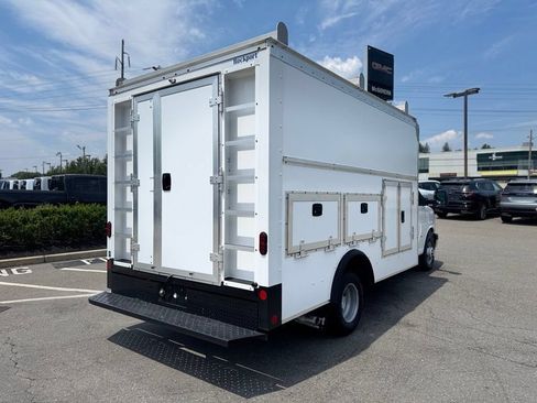 Used 2022 Chevrolet Express 3500 w/ Power Convenience Package RWD image 7