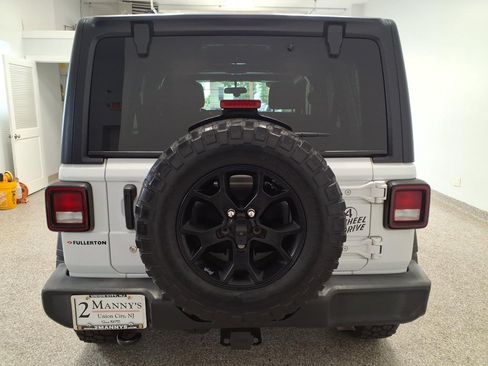 Used 2021 Jeep Wrangler 4WD Unlimited Willys image 5