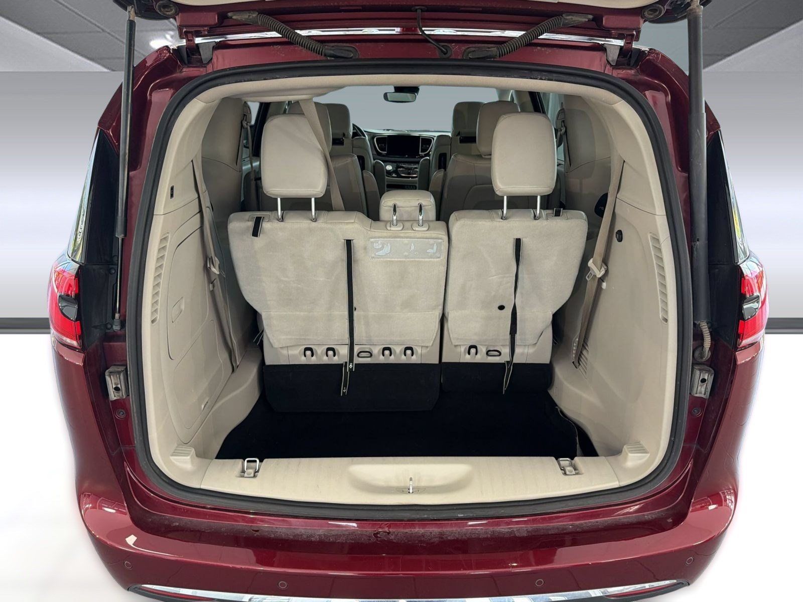 Used 2021 Chrysler Pacifica Touring-L w/ Uconnect Theater Family Group FWD image 26