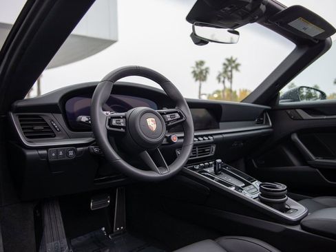 Certified 2025 Porsche 911 Carrera image 4