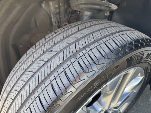 Used 2022 Toyota RAV4 XLE Premium image 13