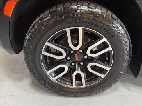 Used 2021 GMC Yukon AT4 w/ Rear Media and Nav Package AWD/4WD image 9