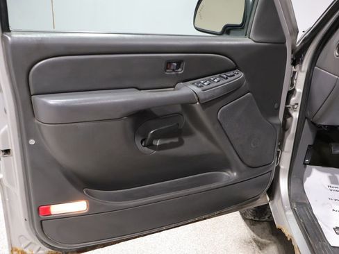 Used 2006 GMC Sierra 1500 SLE w/ Light Duty Power Package AWD/4WD image 13