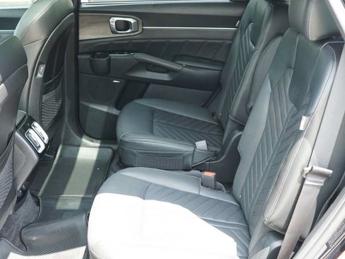 Certified 2024 Kia Sorento SX Prestige AWD/4WD image 21