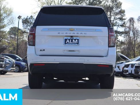 Used 2024 Chevrolet Suburban LT RWD image 7