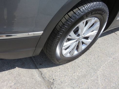 Used 2018 Volkswagen Tiguan SE FWD image 37