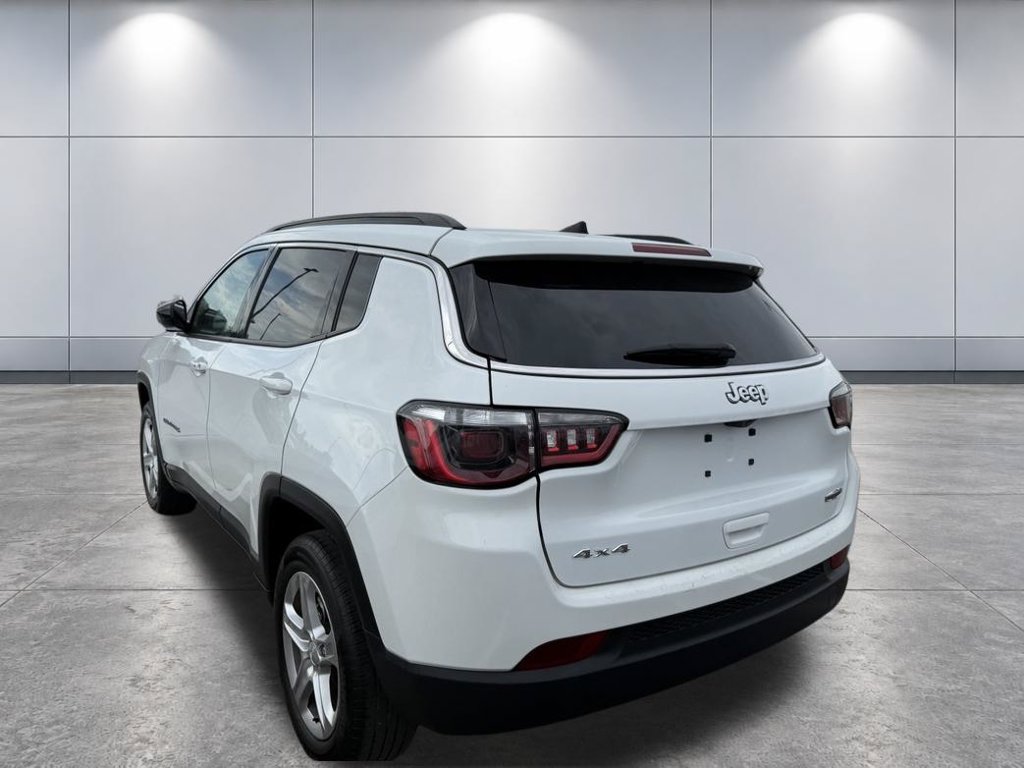 Used 2023 Jeep Compass Latitude AWD/4WD image 37